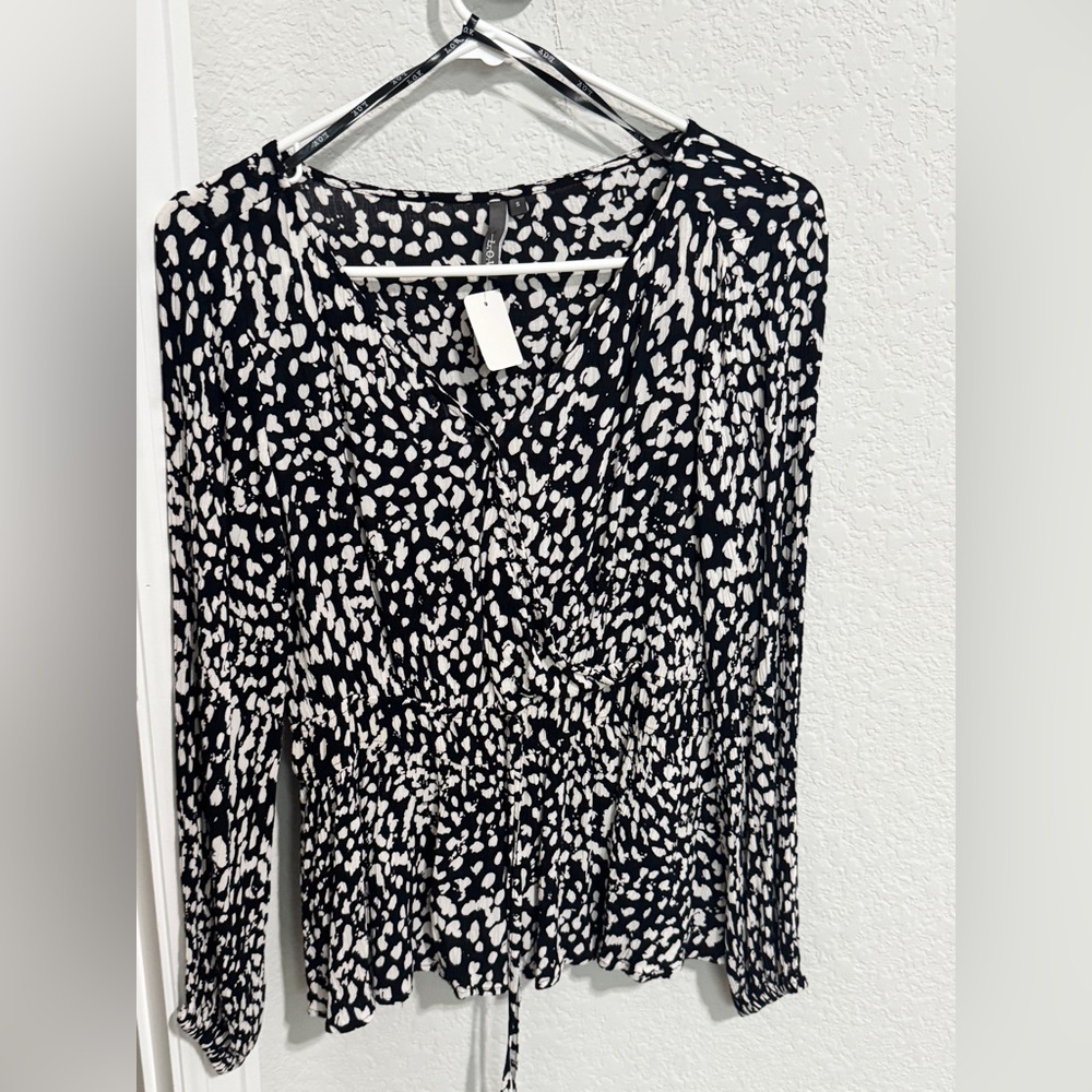Black and White Long Sleeve blouse
